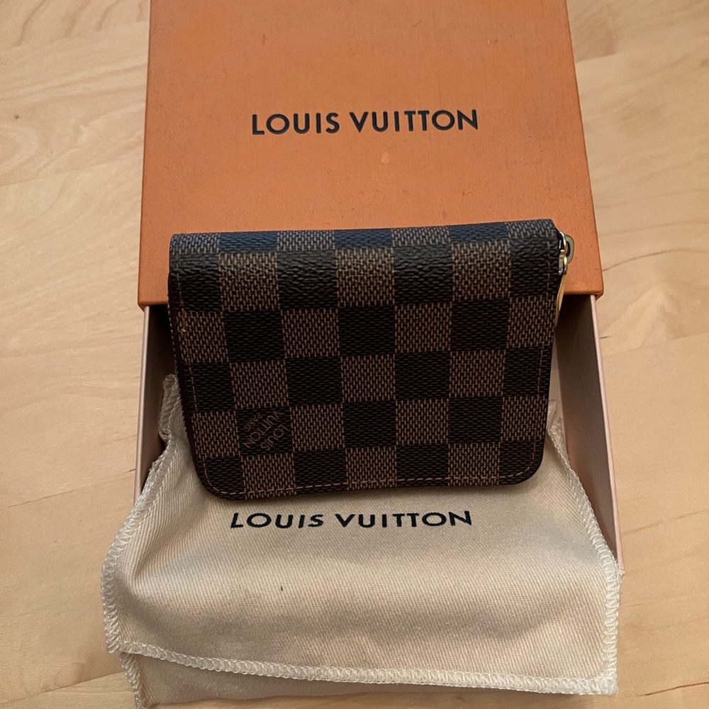 Louis Vuitton zippy coin purse